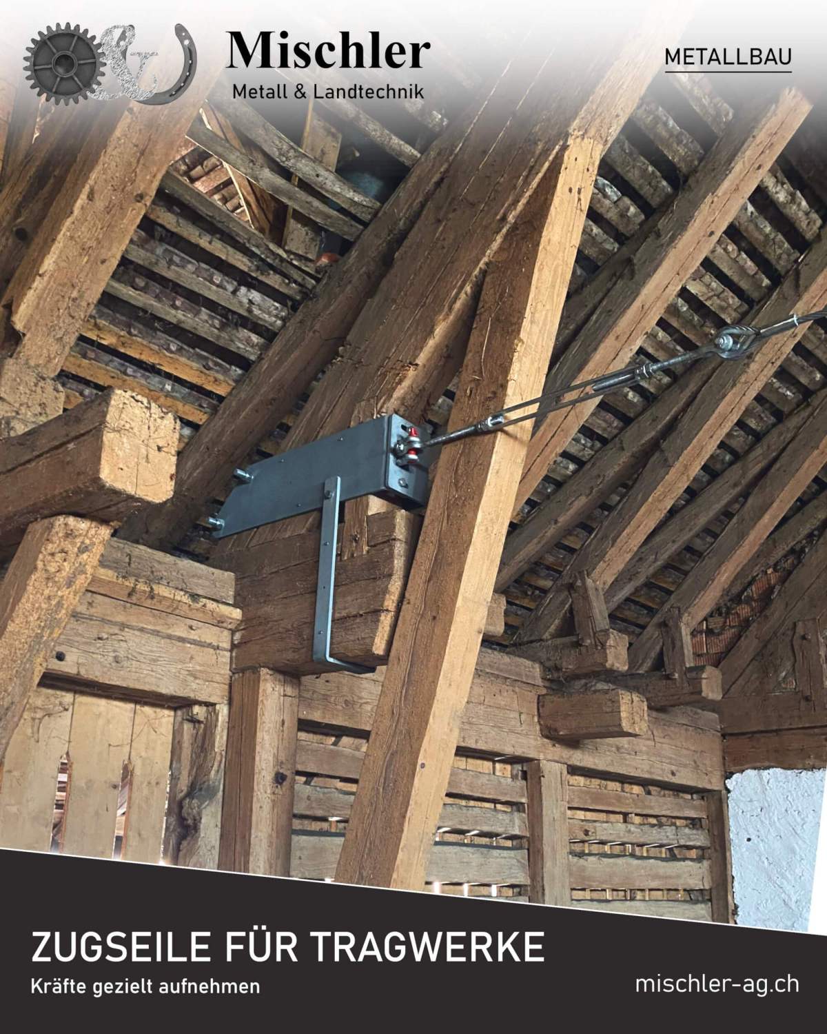 Gespannte Zugseile mit Stahlplatten zur Stabilisierung eines bestehenden Holztragwerks