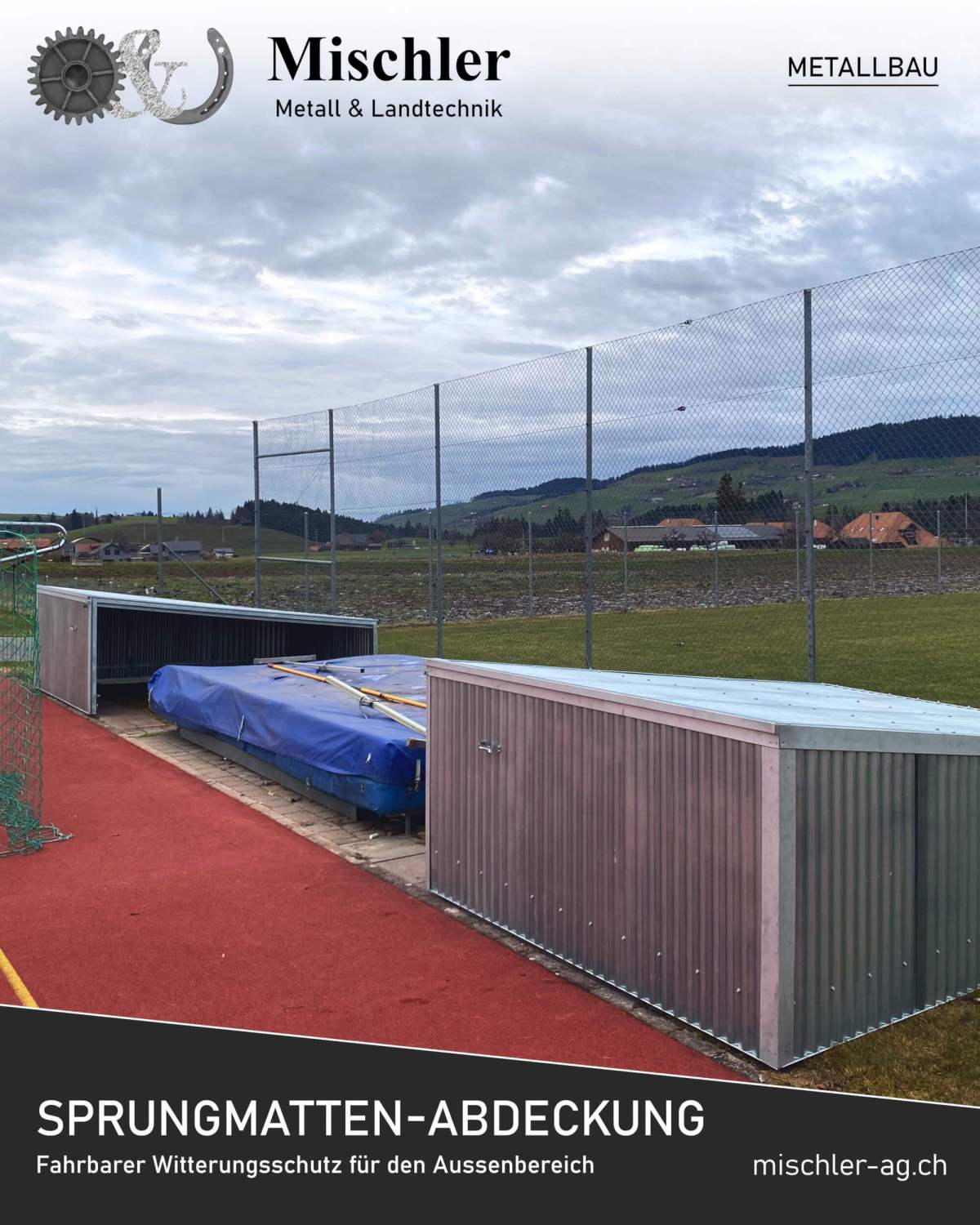 Fahrbare Stahlabdeckung mit Blechverkleidung zum Schutz einer Leichtathletik-Sprungmatte