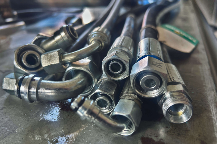 Hydraulikschläuche Service bei Mischler in Schwarzenegg – Reparatur und Neuanfertigung für Traktoren, Transporter und Landmaschinen im Raum Buchholterberg, Eriz, Fahrni und Steffisburg.