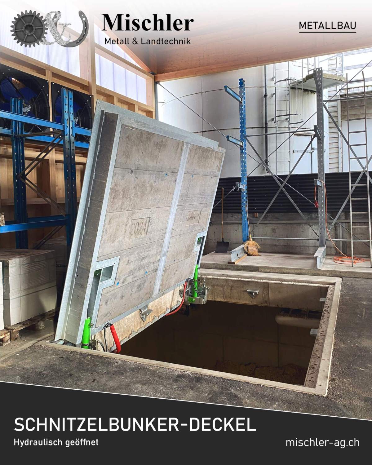 Hydraulisch geöffneter Schnitzelbunker-Deckel mit tragender Stahlkonstruktion